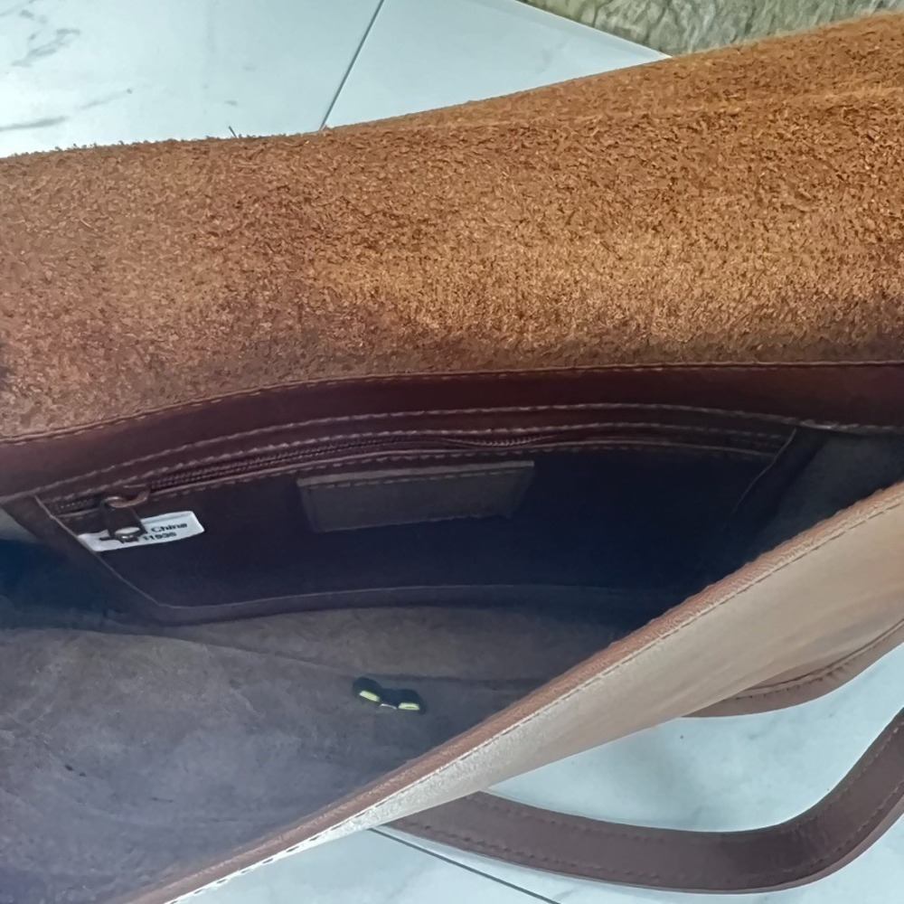 Vtg Hunt Club Leather Brown/Carmel Crossbody Bag Turn Lock Brass 7x10.5x2" MINT - Picture 2 of 8